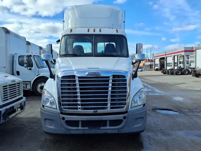 2018 FREIGHTLINER/MERCEDES CASCADIA 125