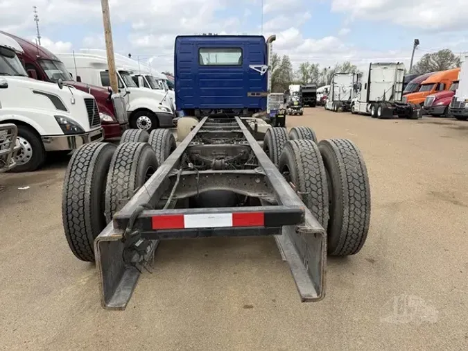 2016 VOLVO VHD64B300