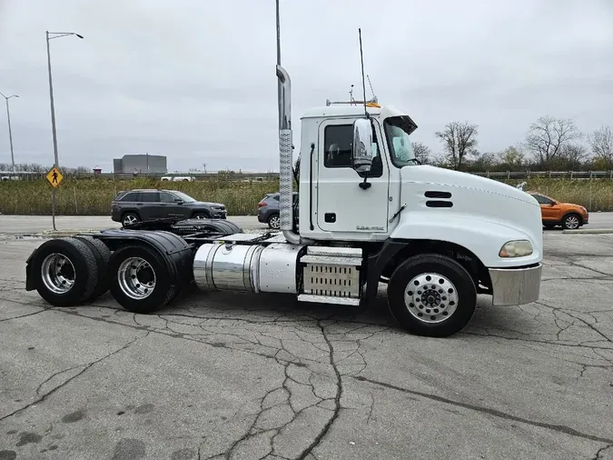 2015 MACK CXU613