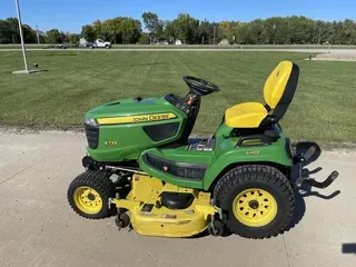 2017 John Deere X739