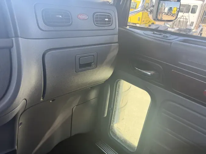2022 Peterbilt 389e35e655364bee8c87af16c0543778bc7