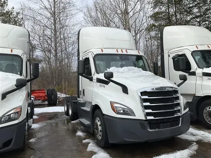 2021 FREIGHTLINER CA126