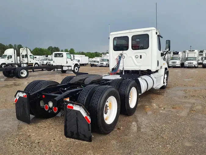 2019 FREIGHTLINER/MERCEDES CASCADIA 125