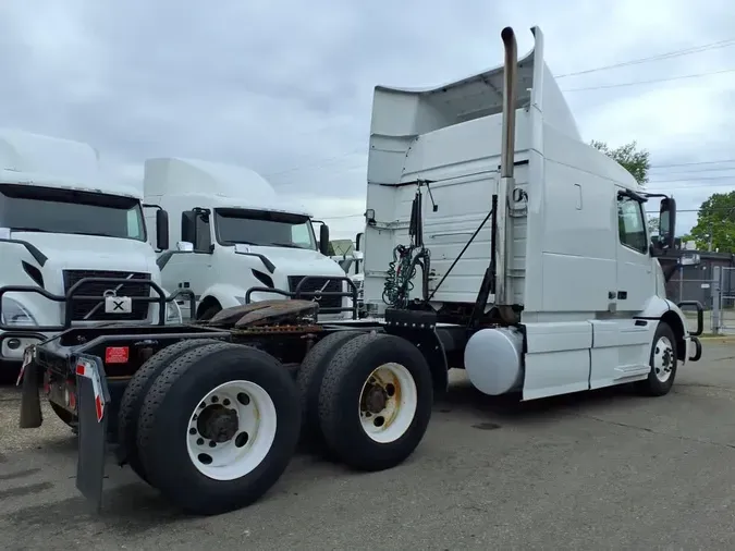 2020 VOLVO VNR64T-640