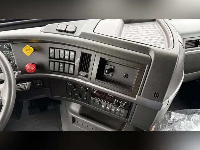 2022 VOLVO VNL860