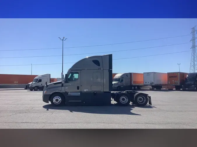 2025 Freightliner Cascadia 126