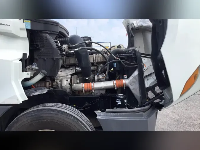 2021 Freightliner Cascadia 126