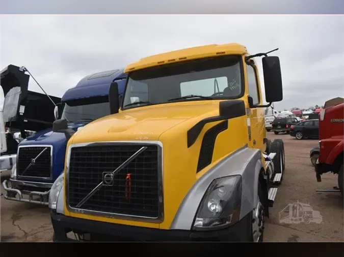 2013 VOLVO VNL64T300