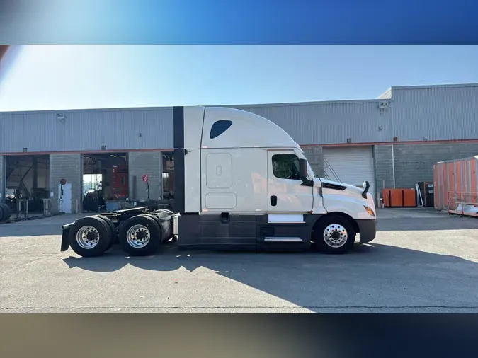 2022 Freightliner Cascadia 126