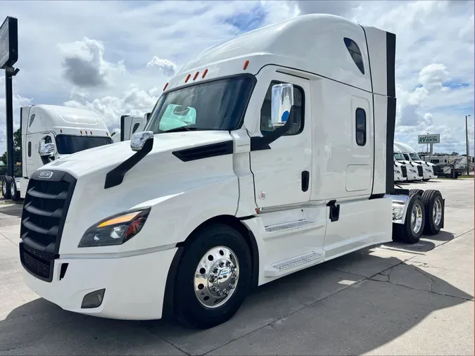 2023 Freightliner Cascadia 126