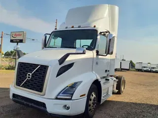 2019 VOLVO VNR42T 300