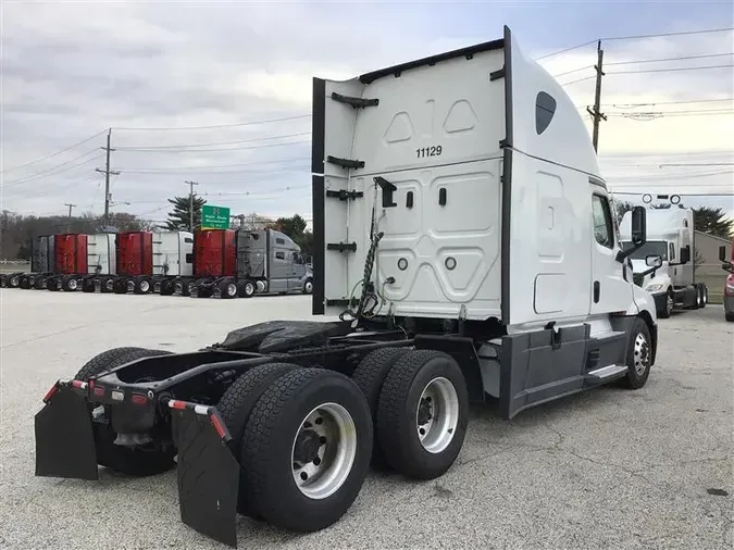 2021 FREIGHTLINER CA126