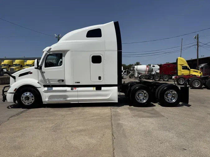 2023 Peterbilt 579e37a55df30e1d8d654c5decb8c24c1b7