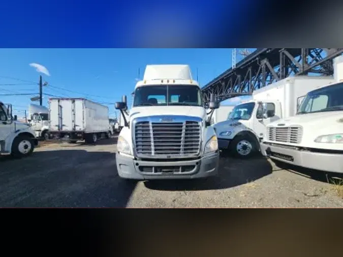 2015 FREIGHTLINER/MERCEDES CASCADIA 113