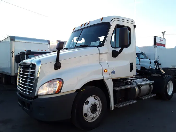 2016 FREIGHTLINER/MERCEDES CASCADIA 125e37c696cb785fa464cb383335738552d