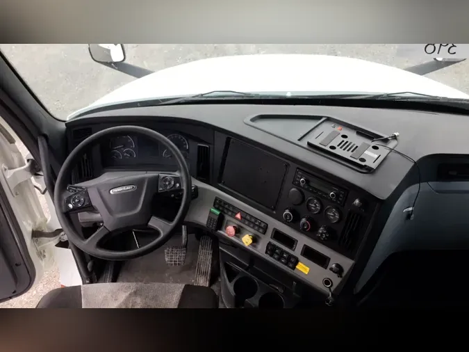 2021 Freightliner Cascadia 126