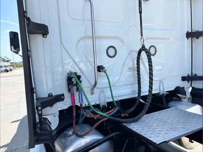 2023 Freightliner Cascadia 126