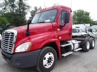 2015 FREIGHTLINER/MERCEDES CASCADIA 125