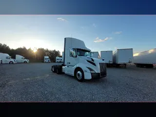 2019 Volvo VNL300