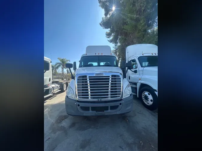 2014 FREIGHTLINER/MERCEDES CASCADIA 113