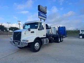 2019 VOLVO VHD ROLL OFF