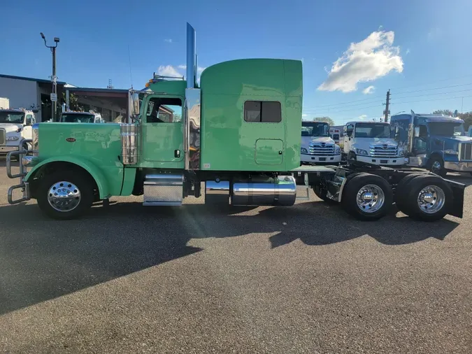 2023 Peterbilt 389