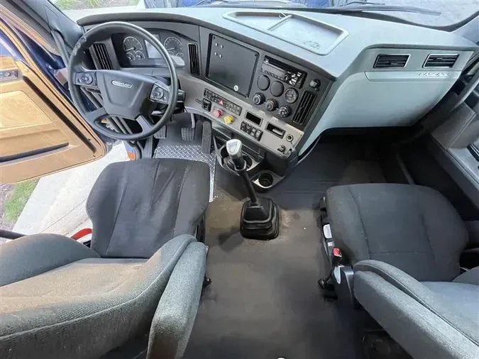 2019 FREIGHTLINER CA126