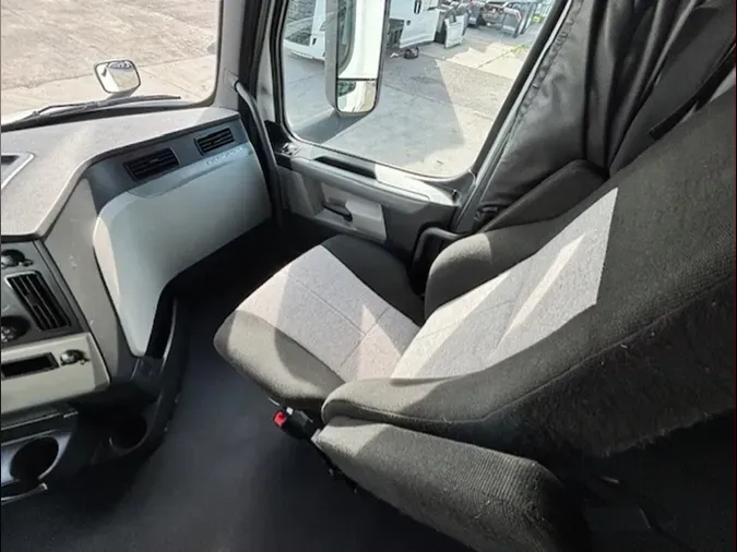 2020 Freightliner Cascadia 126