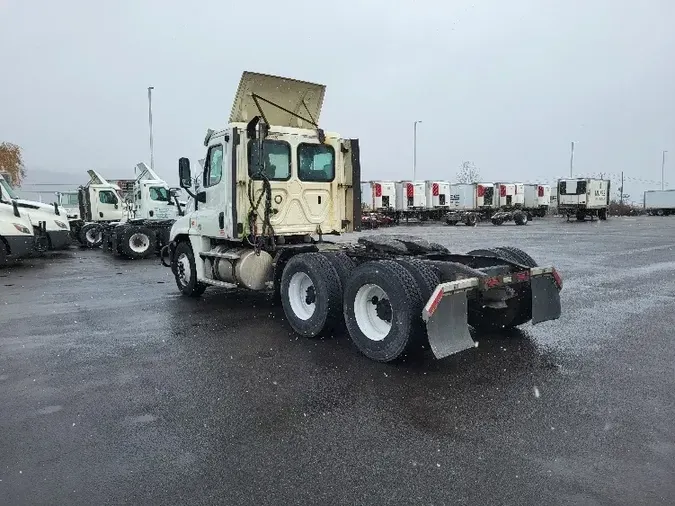 2018 Freightliner X12564ST