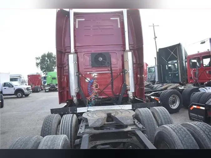 2005 VOLVO VNL64T780