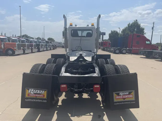 2015 Peterbilt 389