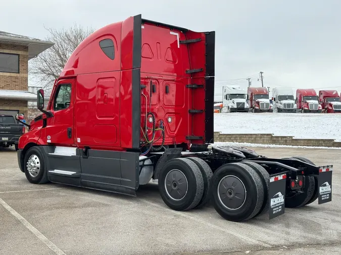 2021 FREIGHTLINER Cascadia 126