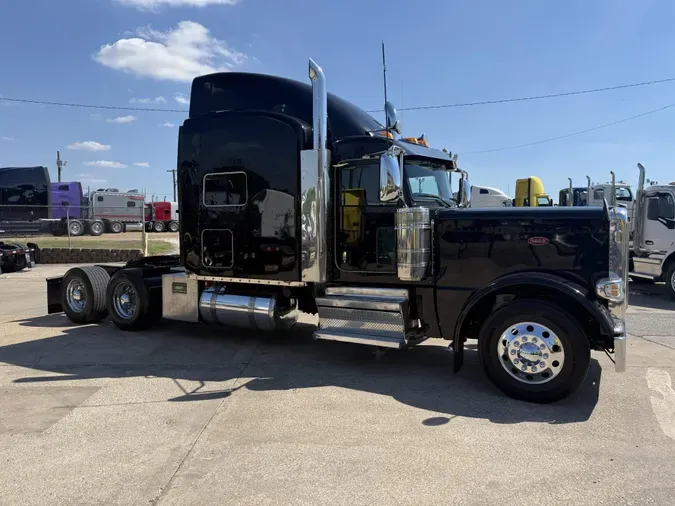 2022 Peterbilt 389e3a2a7b1b84d86fe3df825e726411a3f