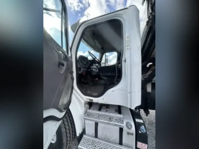 2017 FREIGHTLINER/MERCEDES M2 106