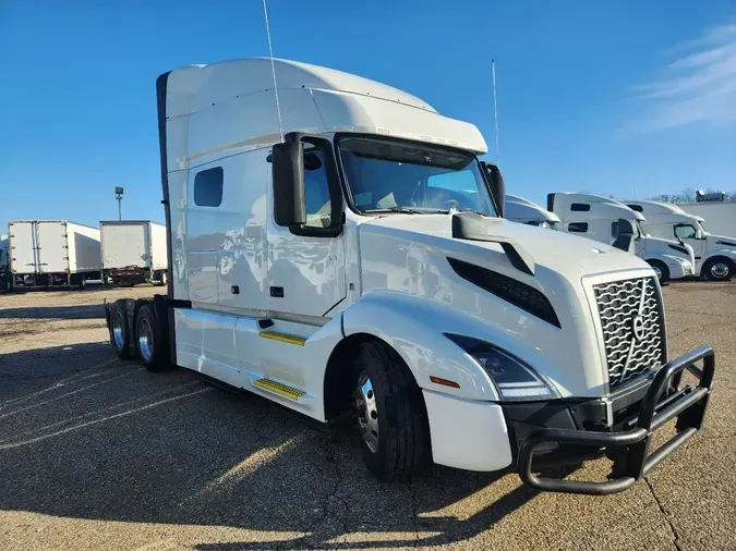 2022 VOLVO VNL64T740
