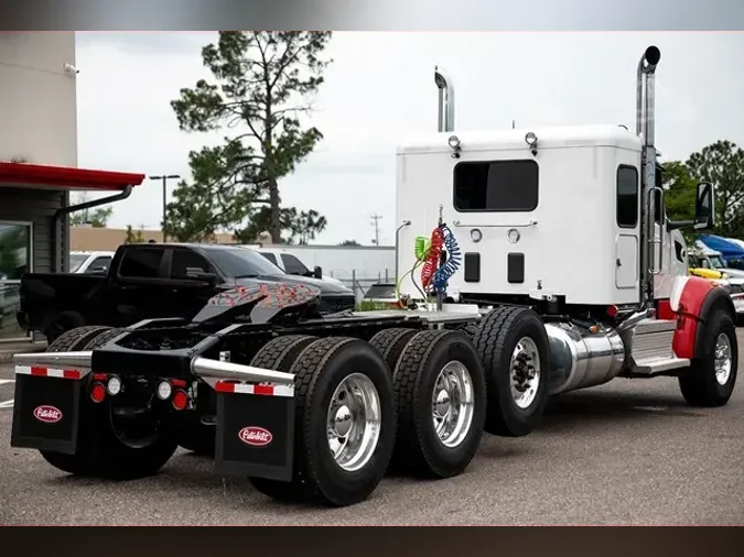 2025 PETERBILT 567