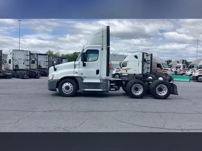 2019 Freightliner Cascadia 125e3a8a5ff0dcc0748bf74fb8e52c49948