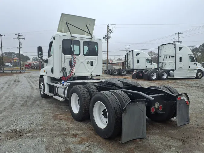 2017 FREIGHTLINER/MERCEDES CASCADIA 125