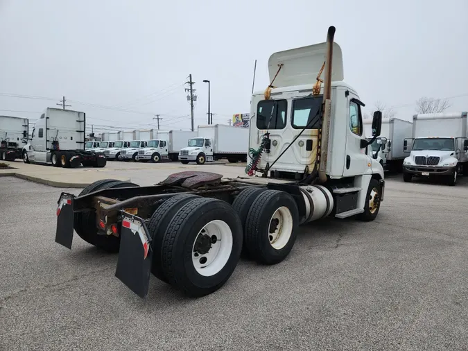 2014 FREIGHTLINER/MERCEDES CASCADIA 125