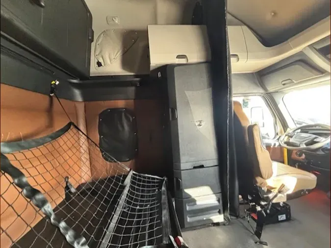 2022 Freightliner CA126SLP