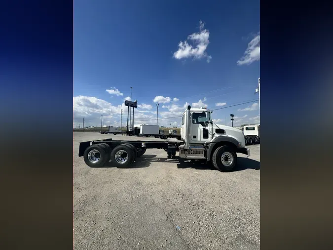  MACK GR64B