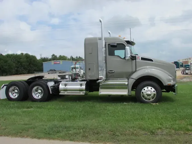 2026 Kenworth T880