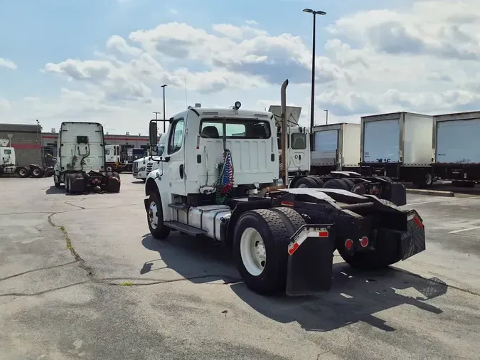 2018 FREIGHTLINER M2 106