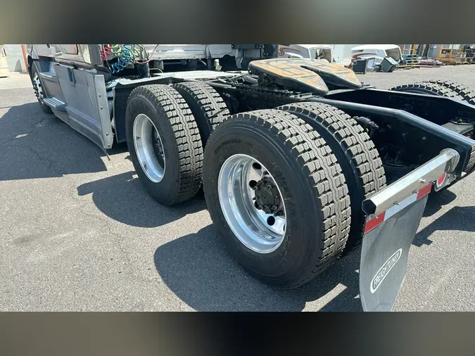 2021 Freightliner Cascadia 126