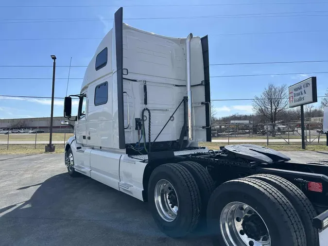 2023 VOLVO VNL64T860