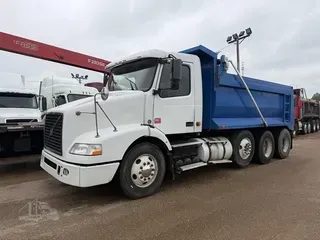 2007 VOLVO VNM64T200