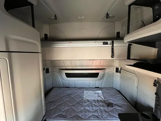 2022 Peterbilt 579