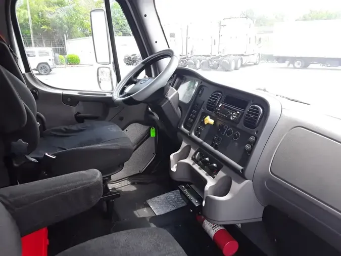 2018 FREIGHTLINER M2 106