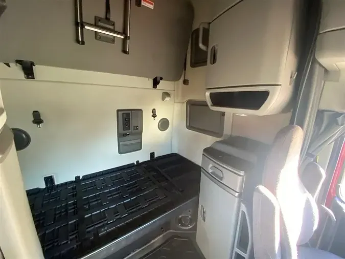 2021 VOLVO VNL64T760e3cb1d7361edb313076e5594da2fdd4d