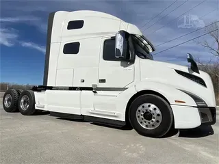 2019 VOLVO VNL64T760